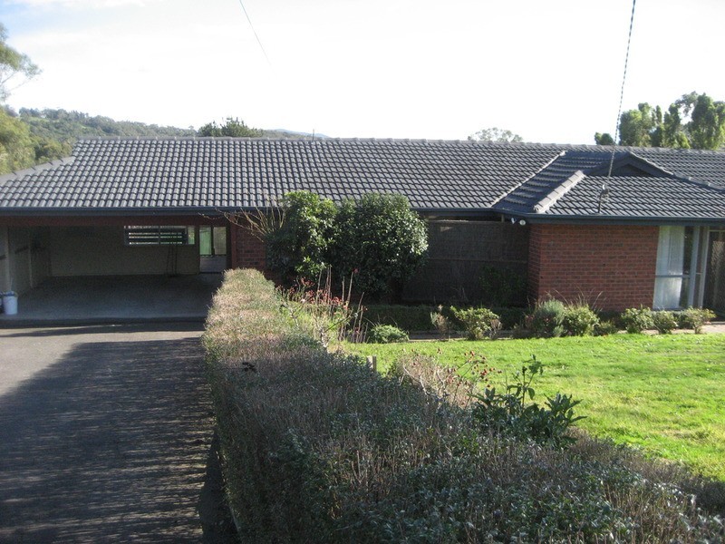 18 Cairncroft Avenue, Launching Place VIC 3139