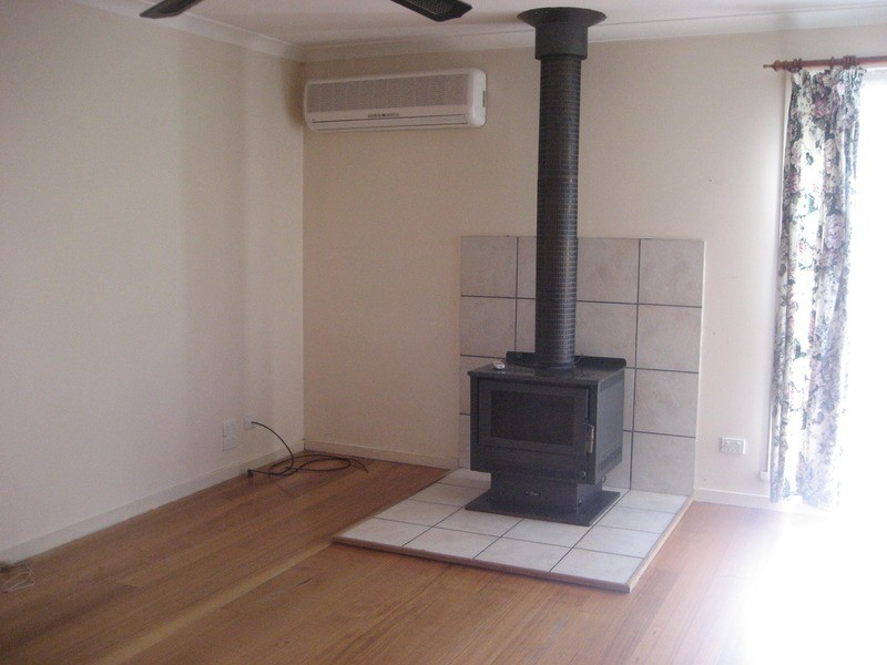 18 Cairncroft Avenue, Launching Place VIC 3139
