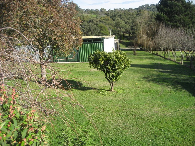 18 Cairncroft Avenue, Launching Place VIC 3139