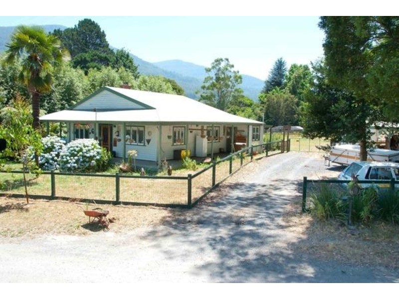 11 Graham Road, East Warburton VIC 3799