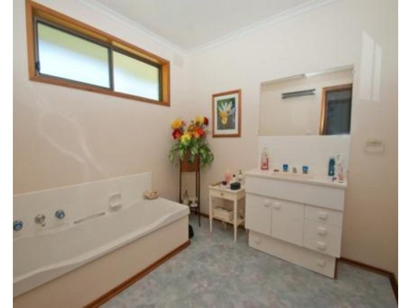 6 Dammans Road, Warburton VIC 3799