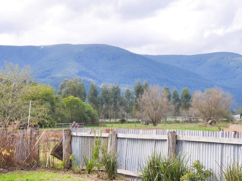 100 Lowes Road, Yarra Junction VIC 3797