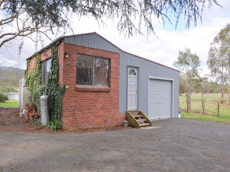 100 Lowes Road, Yarra Junction VIC 3797