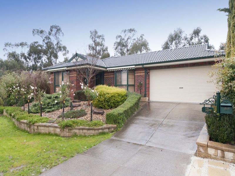 13 Charlwood Drive, Mooroolbark VIC 3138