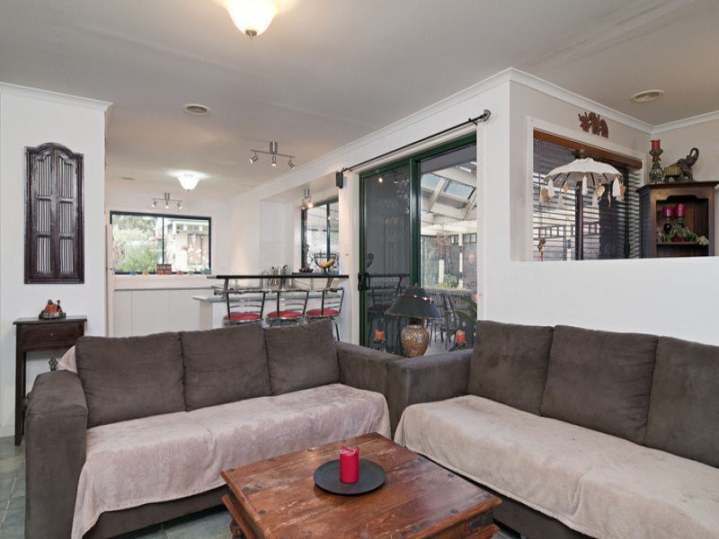 13 Charlwood Drive, Mooroolbark VIC 3138