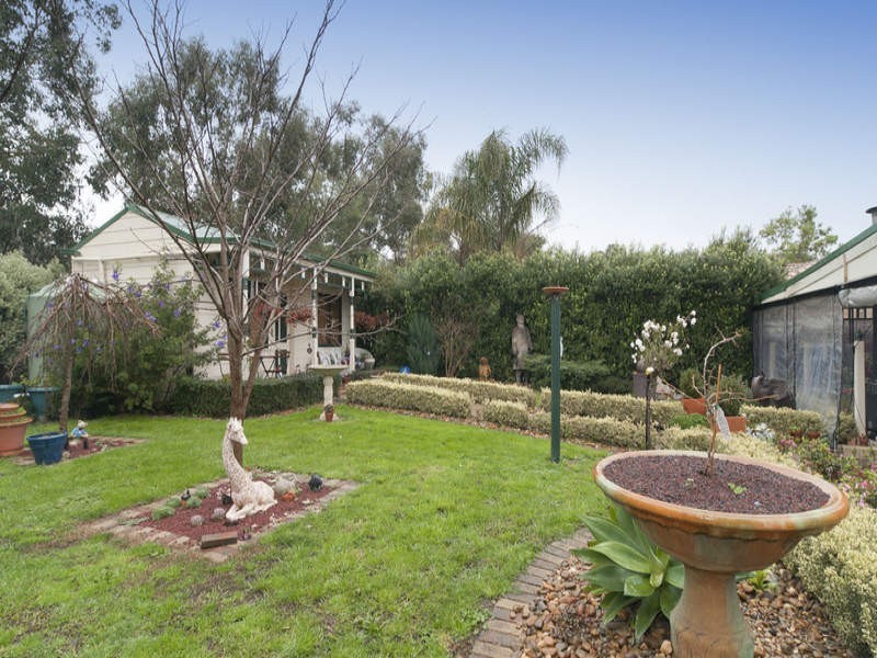13 Charlwood Drive, Mooroolbark VIC 3138