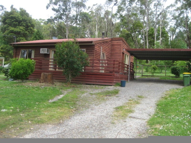 6 Gembrook Road, Launching Place VIC 3139
