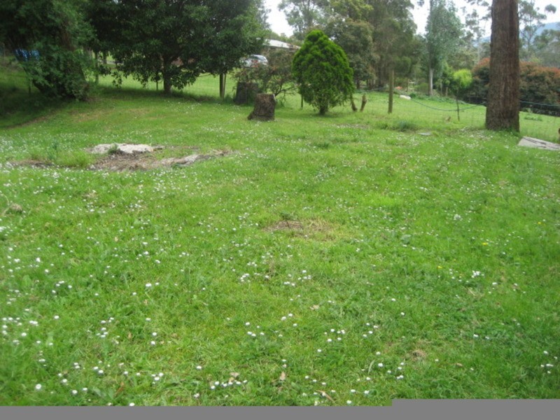 6 Gembrook Road, Launching Place VIC 3139