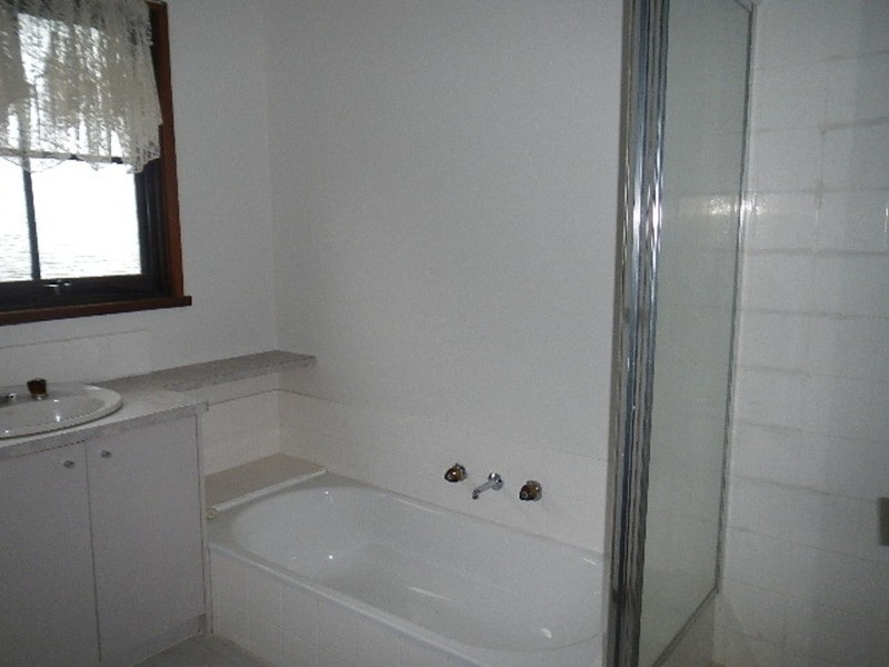 4 Bellbird Avenue, Launching Place VIC 3139