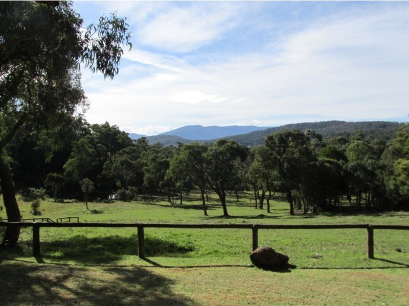 25 Blackleather Creek Road, Hoddles Creek VIC 3139