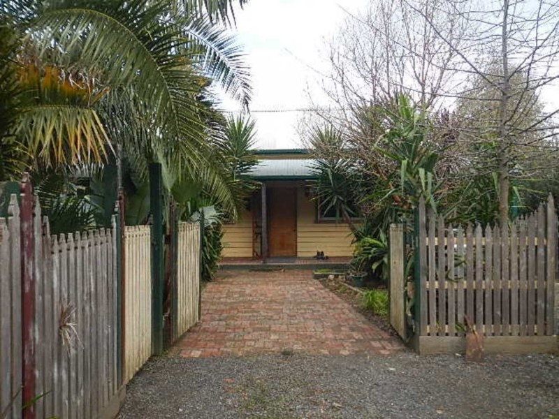 6 Dee Road, Millgrove VIC 3799