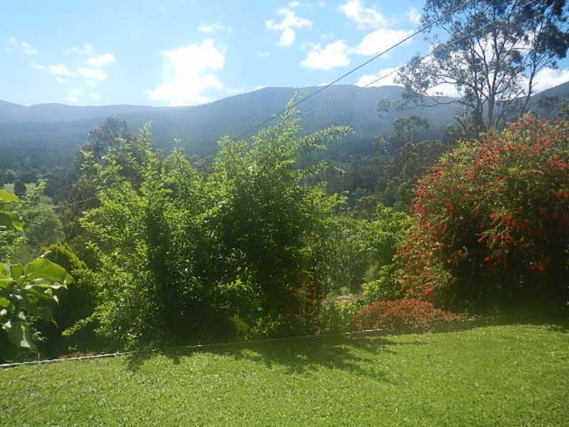 5 Glenbrook Road, Warburton VIC 3799