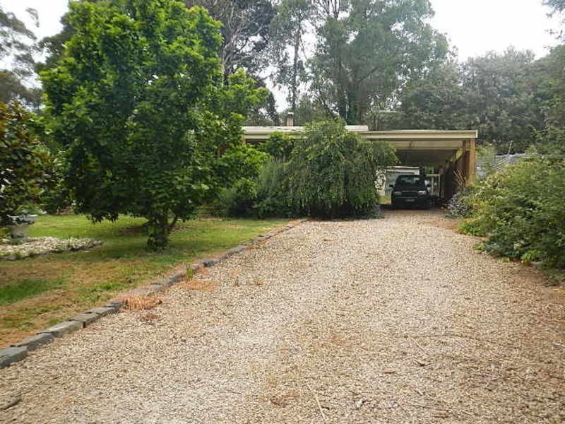 18 Rainbow Trout Avenue, East Warburton VIC 3799