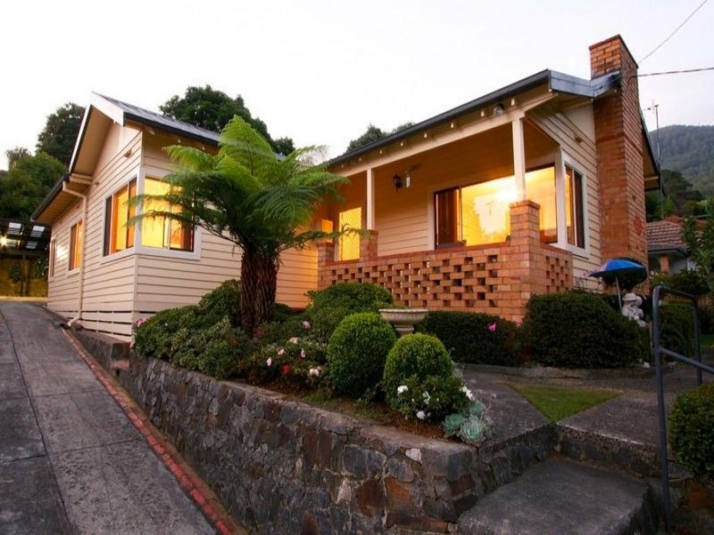 13 Gibsons Parade, Warburton VIC 3799