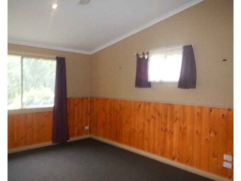 8 Mildura Avenue, Warburton VIC 3799