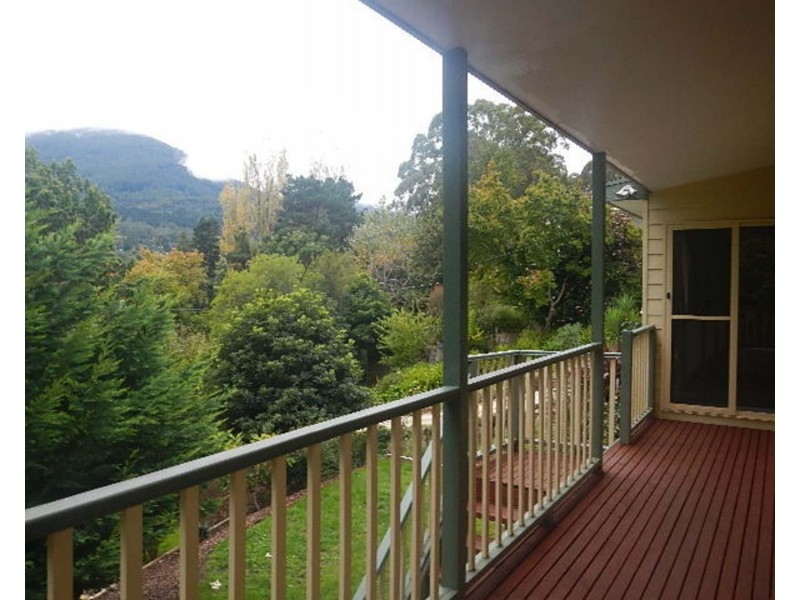 8 Mildura Avenue, Warburton VIC 3799