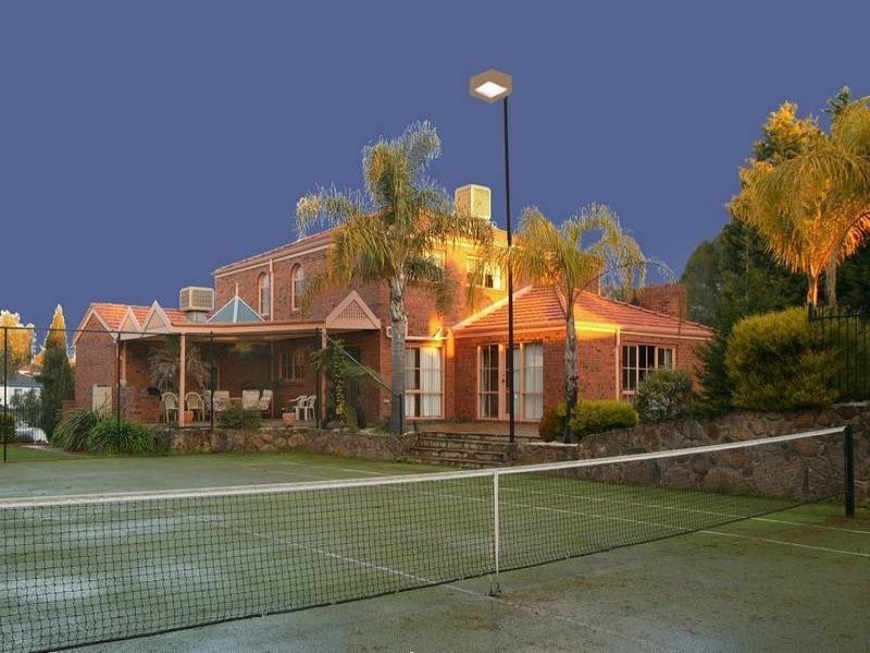 4 Leanne Court, Doncaster East VIC 3109