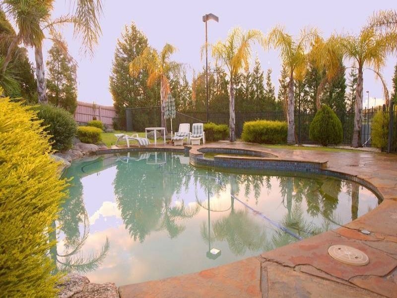 4 Leanne Court, Doncaster East VIC 3109