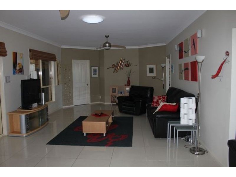 5 Firman Glen, St Georges Basin NSW 2540