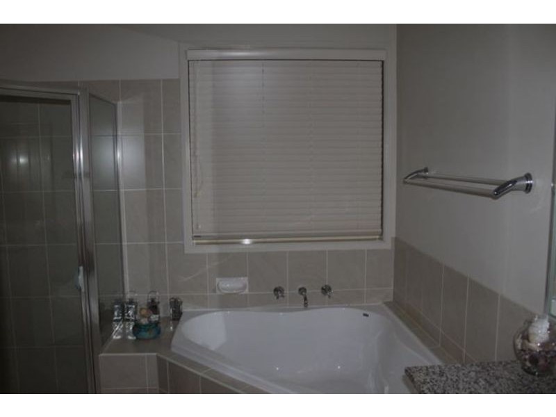 5 Firman Glen, St Georges Basin NSW 2540