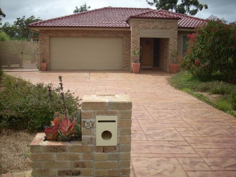 5 Firman Glen, St Georges Basin NSW 2540