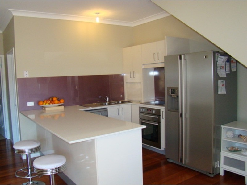 2/6 Morton Street, Huskisson NSW 2540