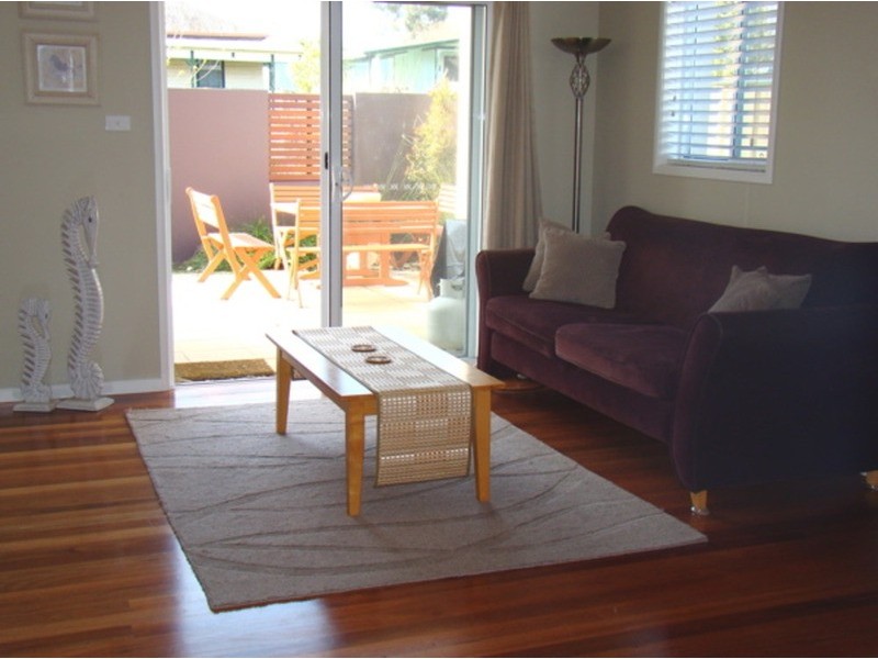 2/6 Morton Street, Huskisson NSW 2540
