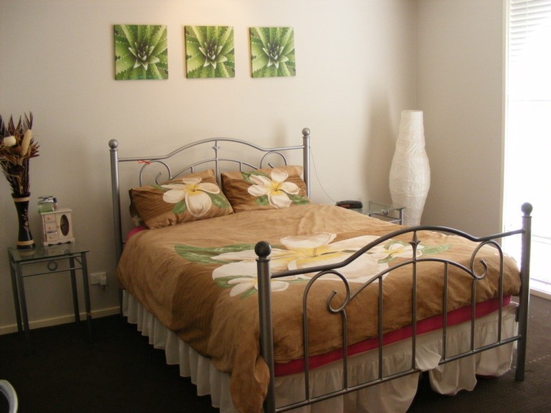 18 June Avenue, Basin View NSW 2540