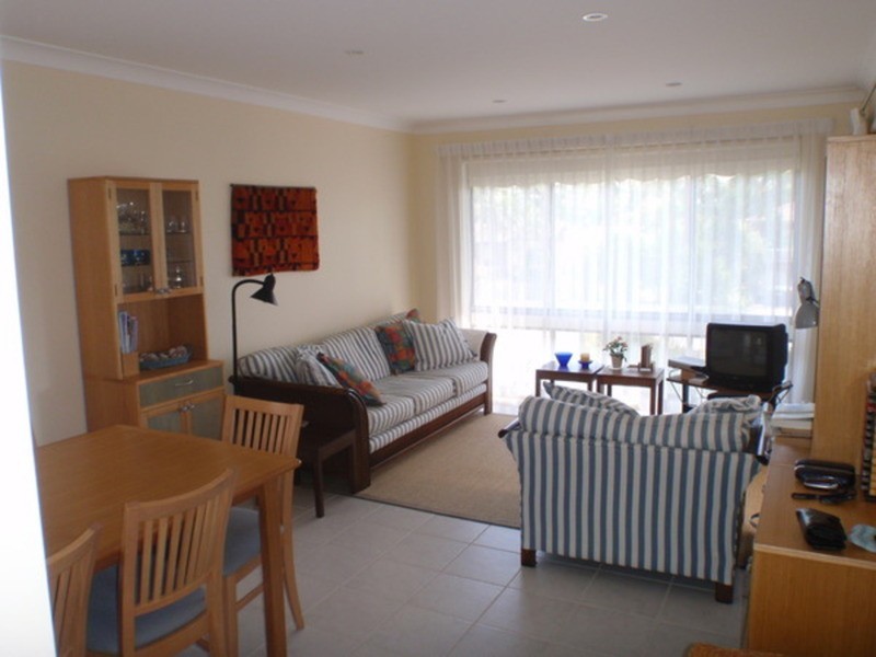 2/215 Elizabeth Drive, Vincentia NSW 2540