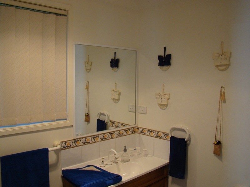 1 Graham Avenue, St Georges Basin NSW 2540