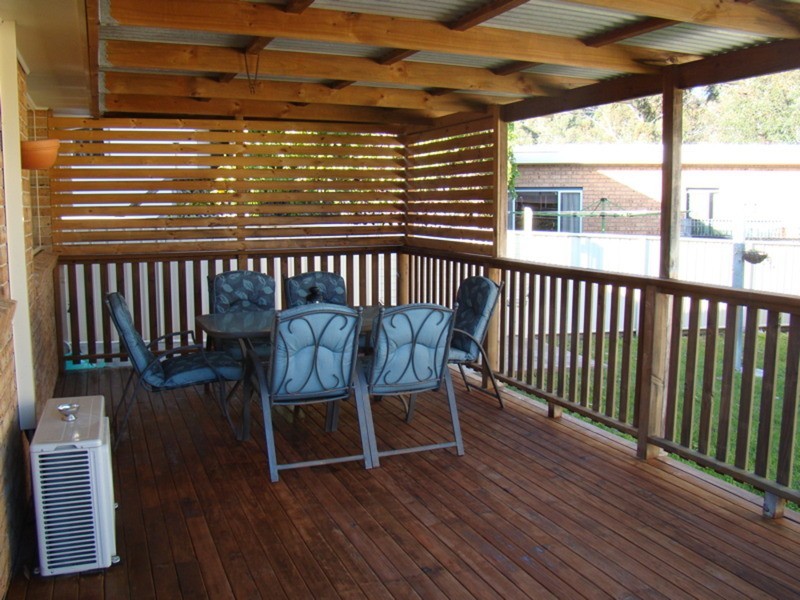 1 Graham Avenue, St Georges Basin NSW 2540