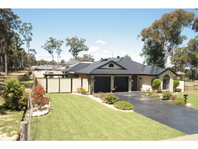 4 Keevill Brae, St Georges Basin NSW 2540