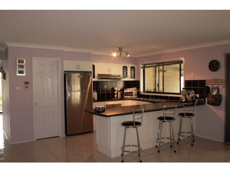 4 Keevill Brae, St Georges Basin NSW 2540