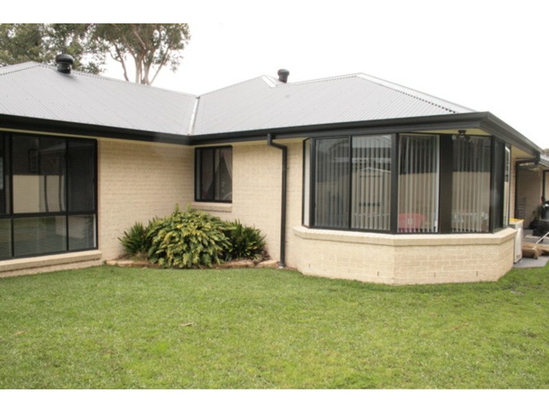 4 Keevill Brae, St Georges Basin NSW 2540