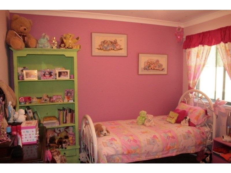 4 Keevill Brae, St Georges Basin NSW 2540