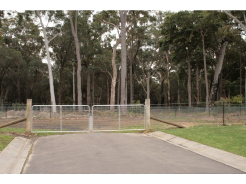 4 Keevill Brae, St Georges Basin NSW 2540