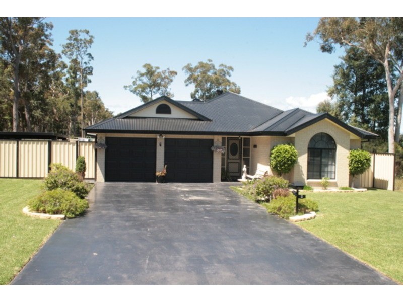 4 Keevill Brae, St Georges Basin NSW 2540