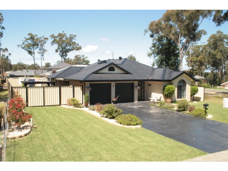 4 Keevill Brae, St Georges Basin NSW 2540