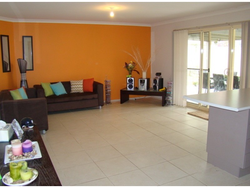 10 Moroney  Avenue, St Georges Basin NSW 2540