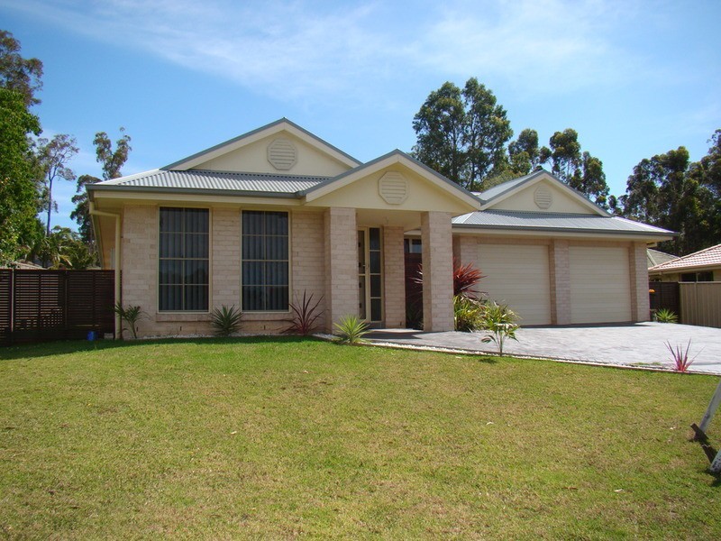 10 Moroney  Avenue, St Georges Basin NSW 2540