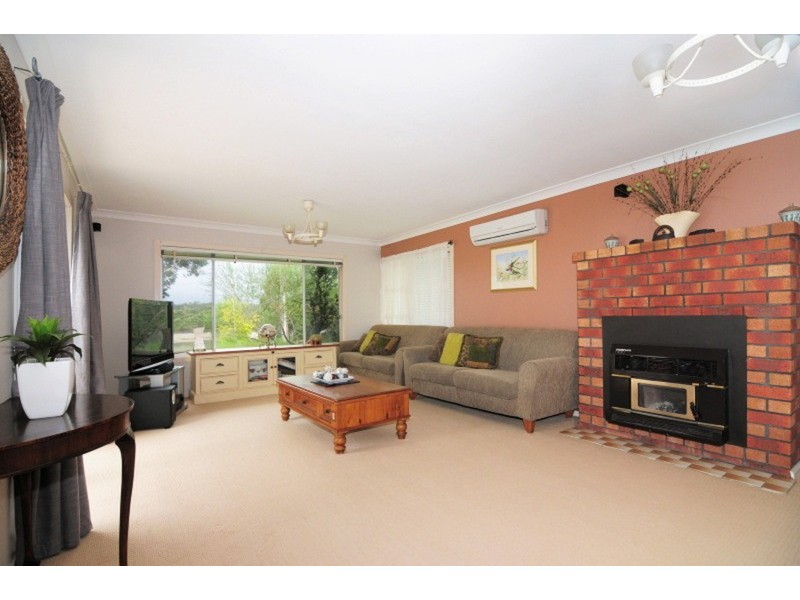 8 Coulon  Street, Woollamia NSW 2540