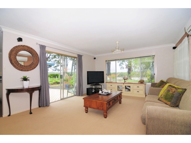 8 Coulon  Street, Woollamia NSW 2540