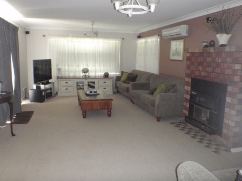 8 Coulon  Street, Woollamia NSW 2540