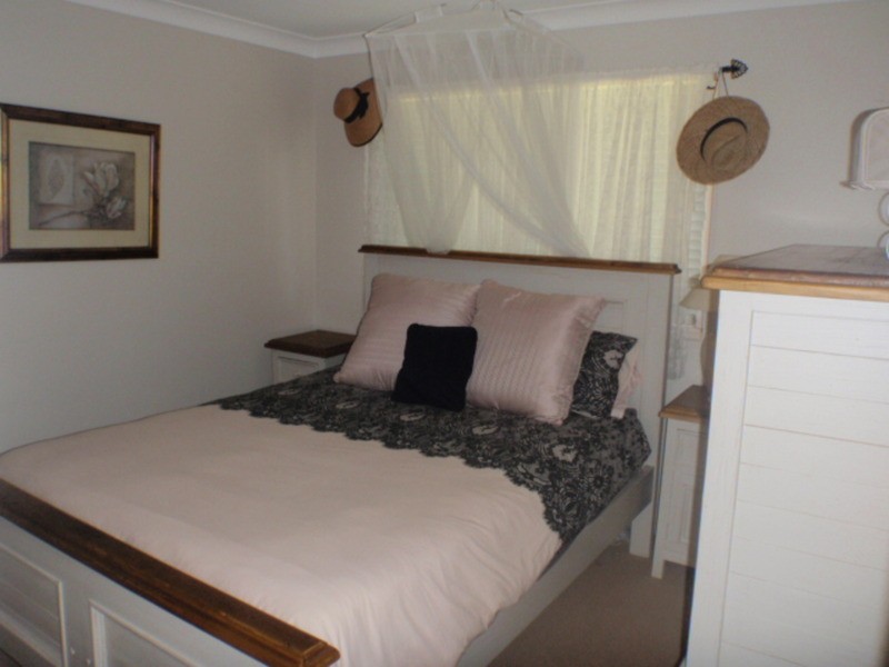 8 Coulon  Street, Woollamia NSW 2540