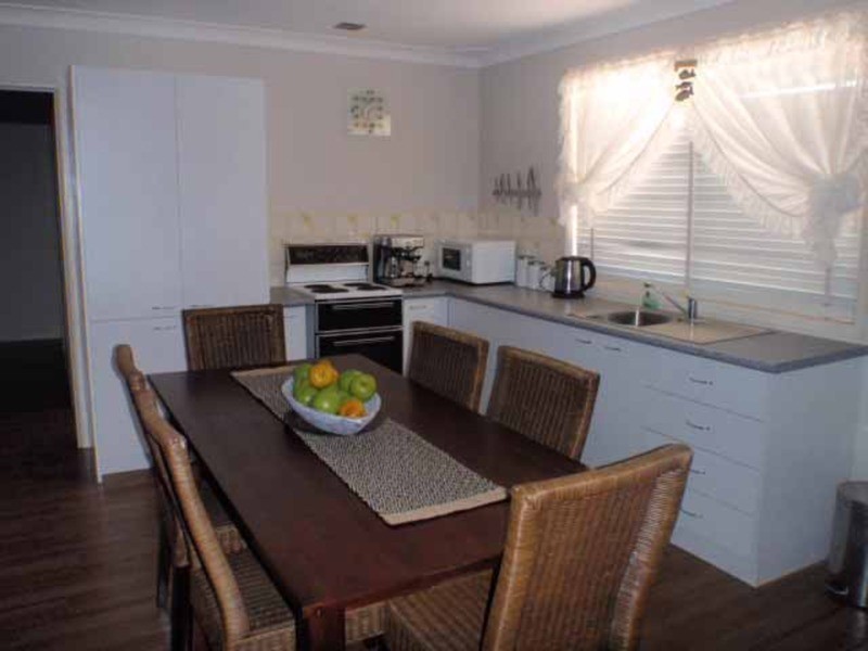 8 Coulon  Street, Woollamia NSW 2540