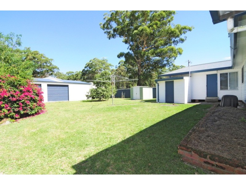 8 Coulon  Street, Woollamia NSW 2540