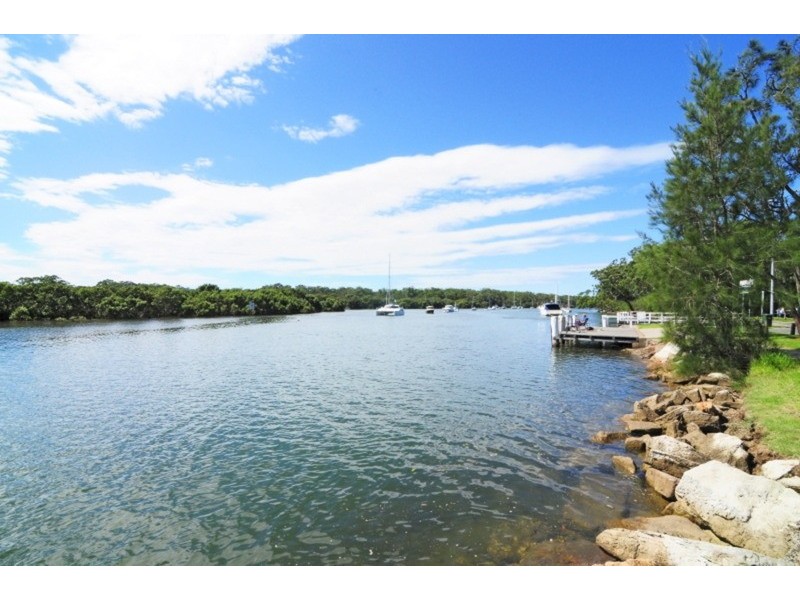 8 Coulon  Street, Woollamia NSW 2540