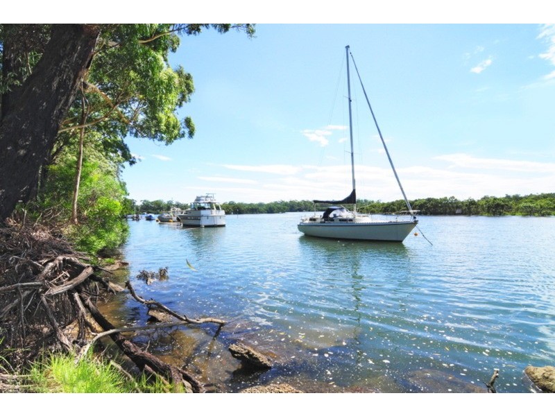 8 Coulon  Street, Woollamia NSW 2540