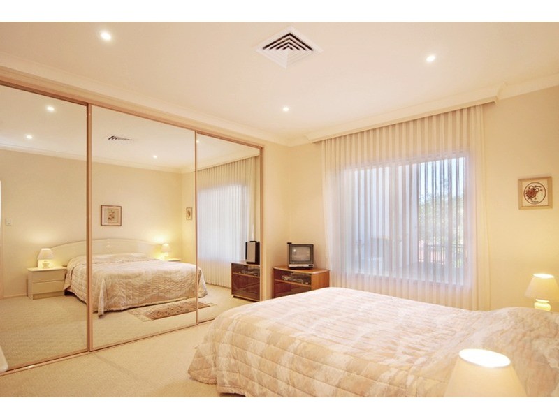 9 Kevin Crescent, St Georges Basin NSW 2540