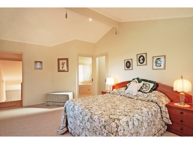 9 Kevin Crescent, St Georges Basin NSW 2540